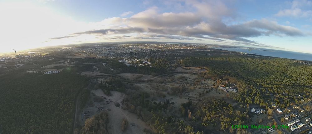 AS Levira tegi oma kodulehel kõigile kättesaadavaks kaks esimest SkyView kaamera ülekannet. Esimene, juba aastavahetusest tuttav 278 meetri kõrgusel olev panoraamkaamera, asub Tallinna teletornis ja teine paikneb Levira Kohtla-Nõmme saatejaama mastis 226 meetri kõrgusel ning on suunatud Kesk-Eesti poole. 