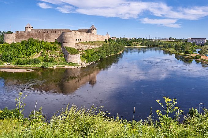 Narva jõgi ja Ivangorodi linnus