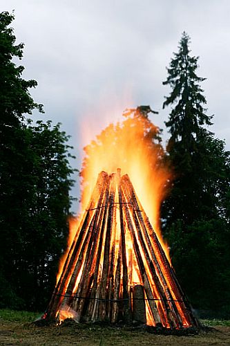 Jaanituli Otepää linnamäel