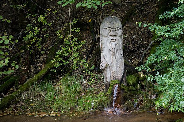 Puuskulptuur. Ieriku jõepark. Läti