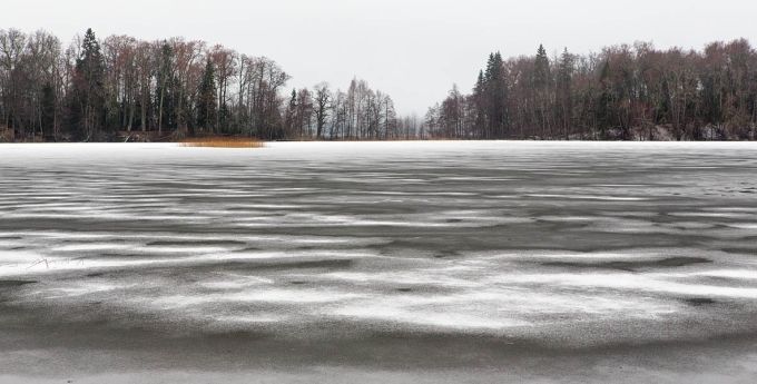 Pühajärvele on tekkinud jää 