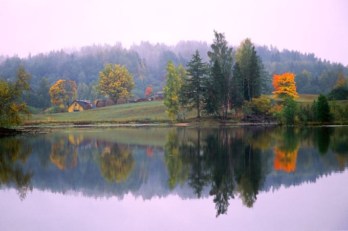 Sügisilu peeglis. Kavadi järv Haanjas 