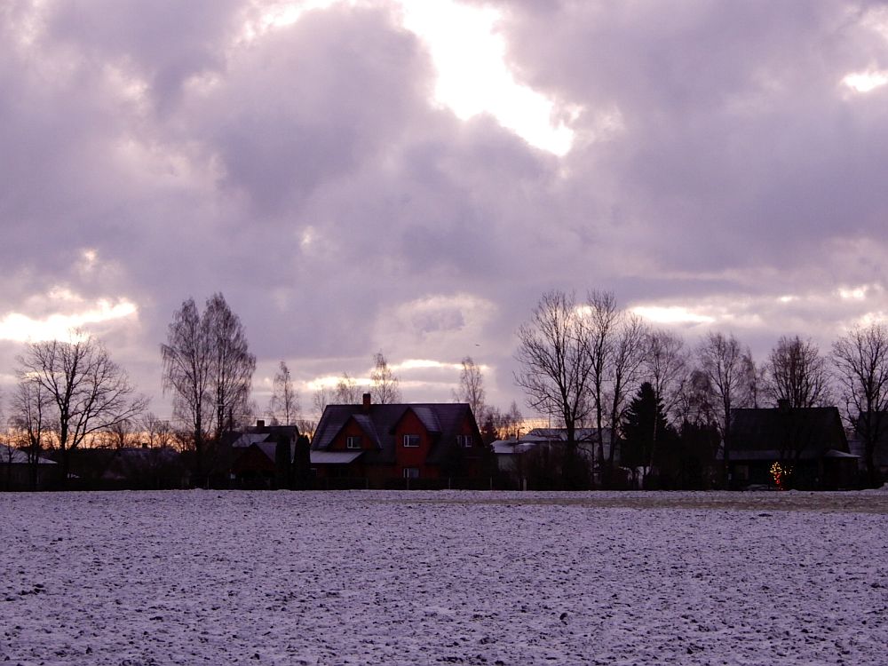 Neljapäeva hommik värske lumekirmega