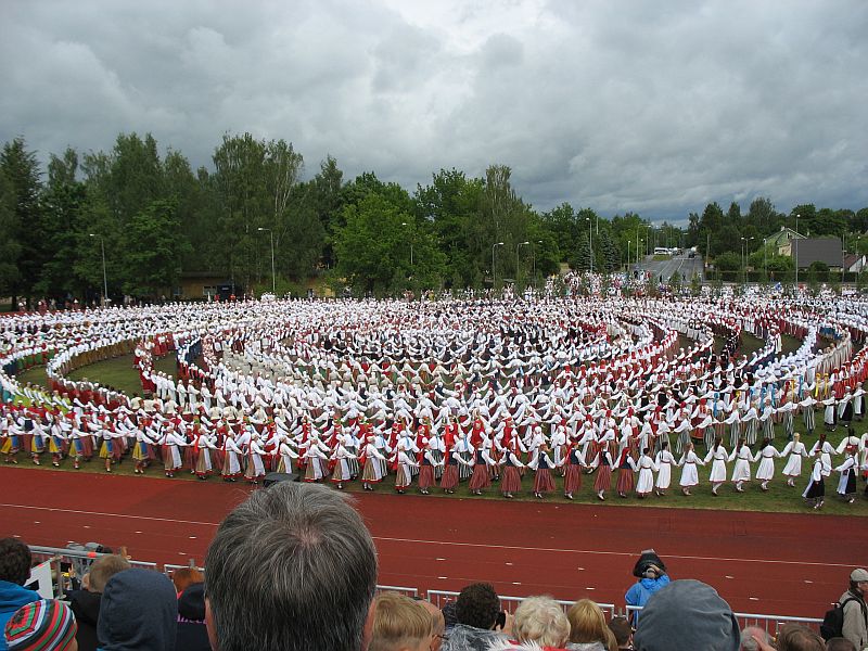 Vihm lõppes enne tantsupeo algust