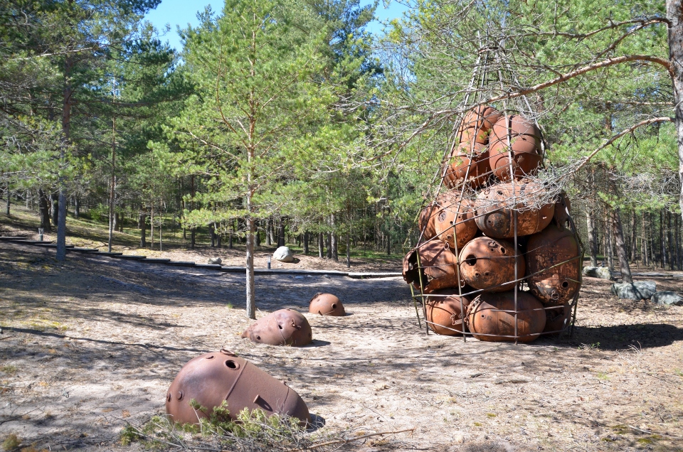 Naissaare miiniskulptuur.