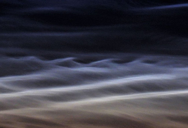 Kelvin-Helmholtz pilvelained helkivatel ööpilvedel. Pilvepiir 2017 võidutöö