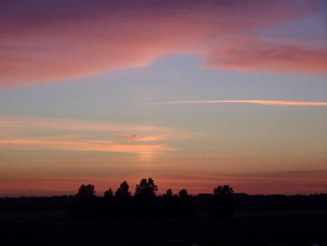 Päikesesammas pärast päikese loojangut (Jõgeva 18.7.2020 kell 22:44) 