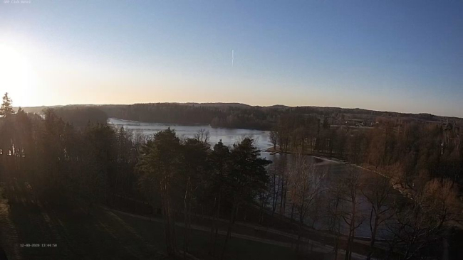 Eeltalvine ilm. Pühajärvel oli hommikul 7 külmakraadi. Kagutuult ainult 3 m/s, aga tunnetatavat tuulekülma sellise vaikse ilmaga tervelt -12 kraadi. 