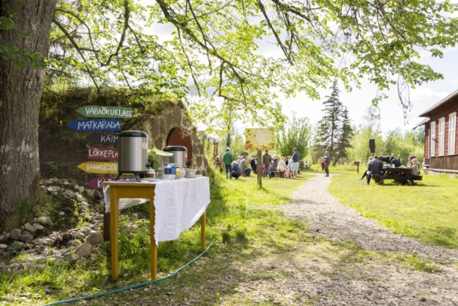 Pühapäeval, 4. juulil avavad viis Soomaa kodu ja kogukonda külalistele oma väravad, et pakkuda kohalikke maitseid, tutvustada kultuuripärandit ning piirkonna elulaadi.