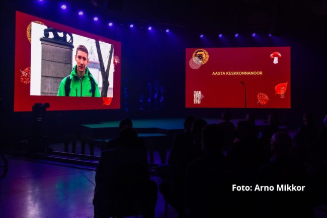 Aasta keskkonnanoore auhinna sai Martin Tikk, kes on Eesti Ornitoloogiaühingu suvise aialinnupäeviku koordinaator.