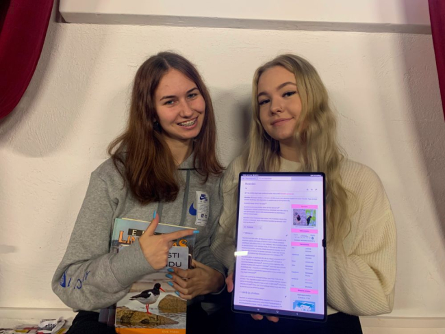 Kose gümnaasiumi võistkond. Vasakul Marja Liina Soasepp ja Hele-Maarja Mölder