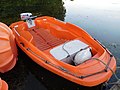 Barque en plastique orange.jpg