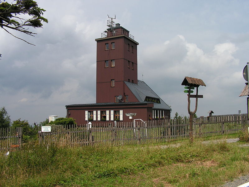 File:Fichtelberg Wetterwarte.jpg