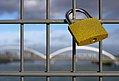 Cadenas sur une passerelle entre Strasbourg et Kehl, 23 octobre 2017.jpg